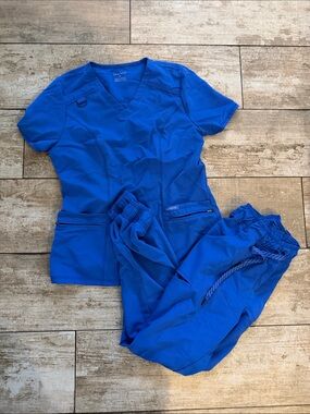 Jaanuu Women's Scrub Set in Royal Blue